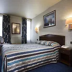 Meslay Republique Hotel