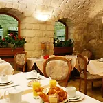 Hotel Meslay Republique 3*
