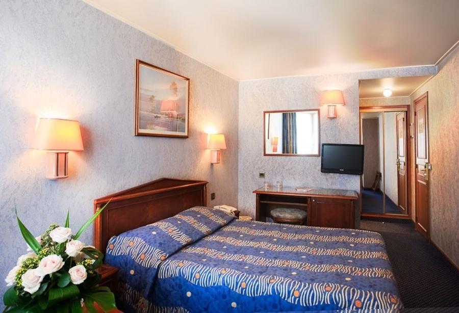 Meslay Republique Hotel