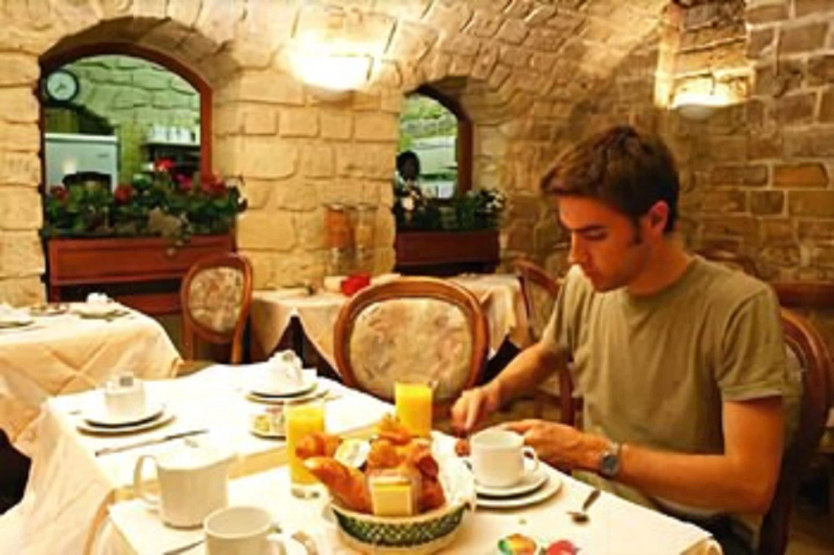 Meslay Republique Paris