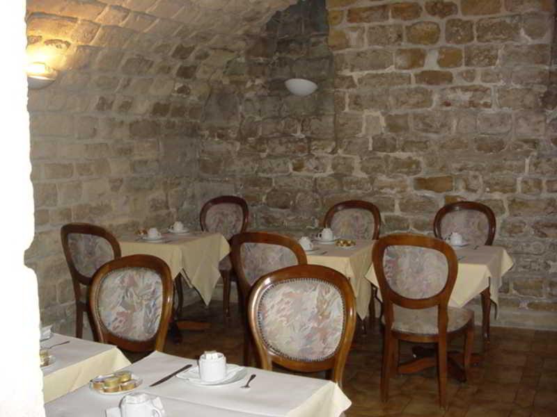 Meslay Republique 3*