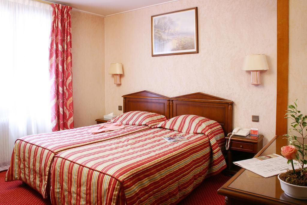 Meslay Republique Hotel 3*