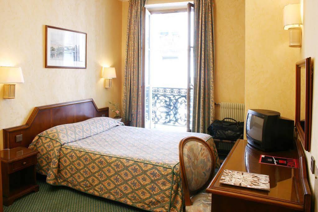 Meslay Republique Hotel 3*