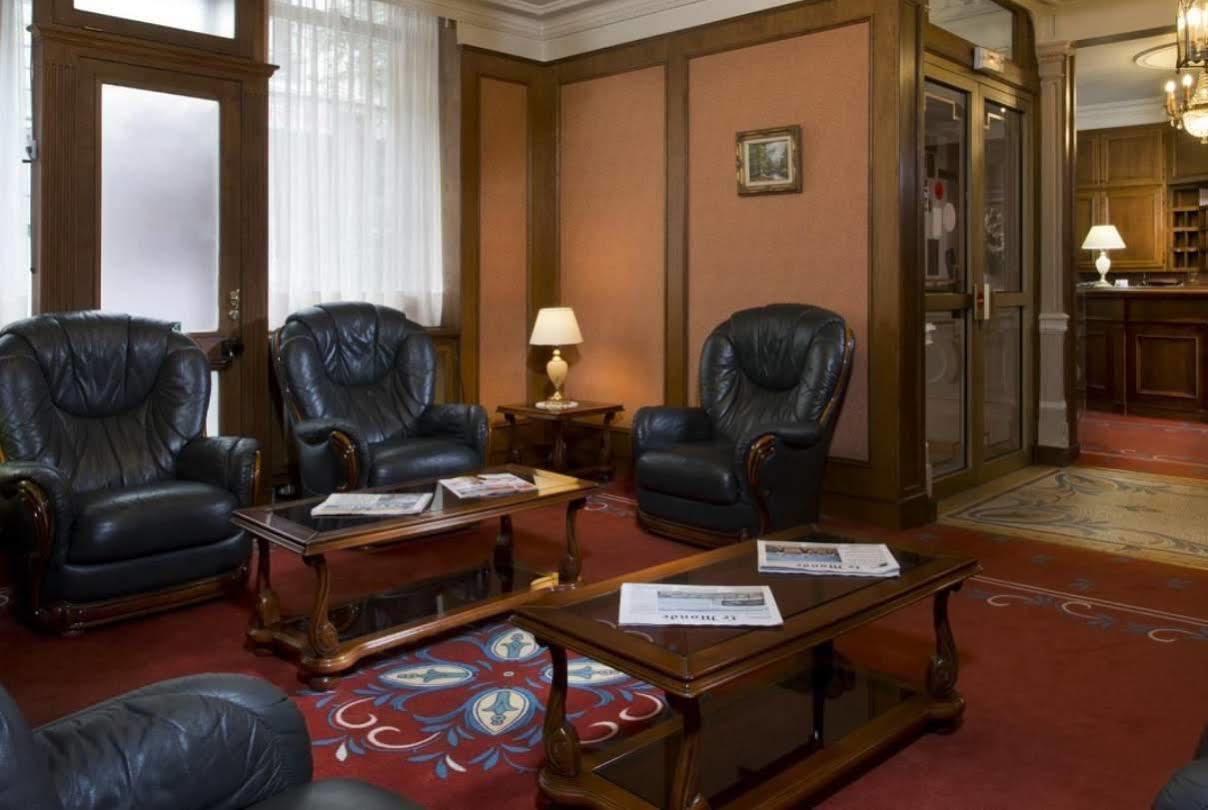 Meslay Republique Hotel